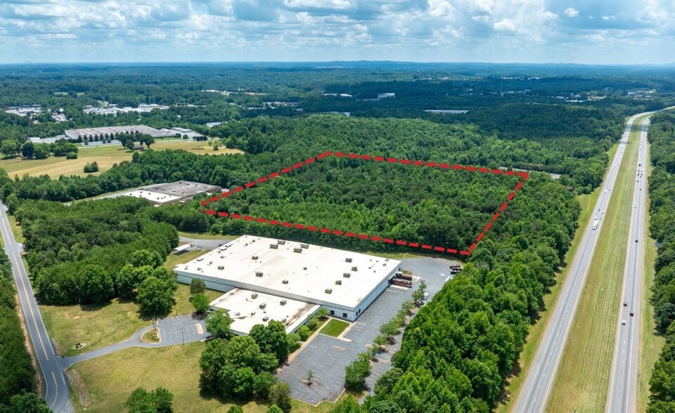 725 Reese Dr SW, Conover, NC for sale - Primary Photo - Image 1 of 5