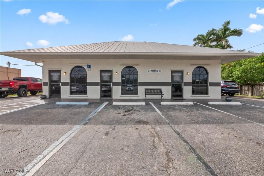 511 Pondella Rd, North Fort Myers, FL for sale - Primary Photo - Image 1 of 1