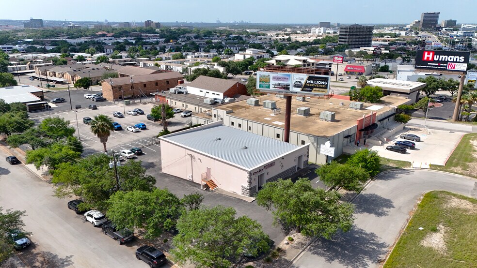 10288 San Pedro Ave, San Antonio, TX à louer - Photo du bâtiment - Image 3 de 8