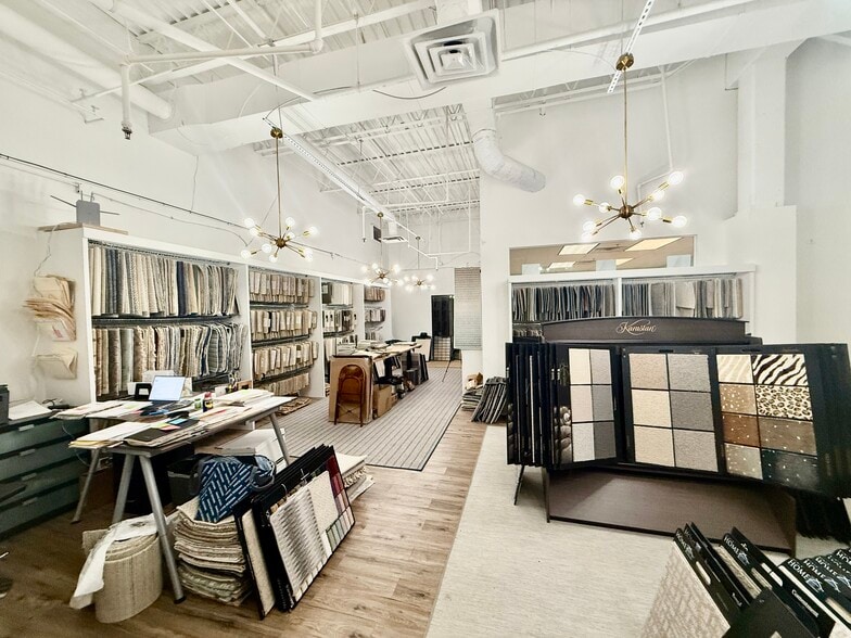 690 Miami Cir NE, Atlanta, GA for lease - Building Photo - Image 3 of 12