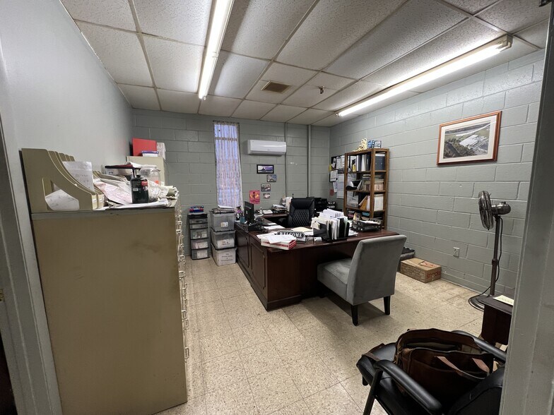 152 Iodent Way, Elizabethton, TN for lease - Building Photo - Image 3 of 9