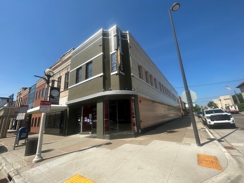 124 N 4th St, Bismarck, ND for lease - Primary Photo - Image 1 of 18
