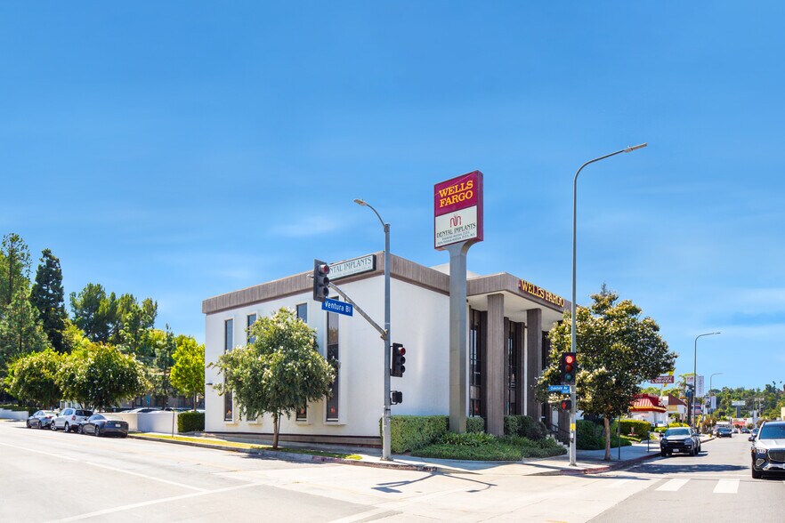 19900 Ventura Blvd, Woodland Hills, CA à louer - Photo du bâtiment - Image 3 de 6