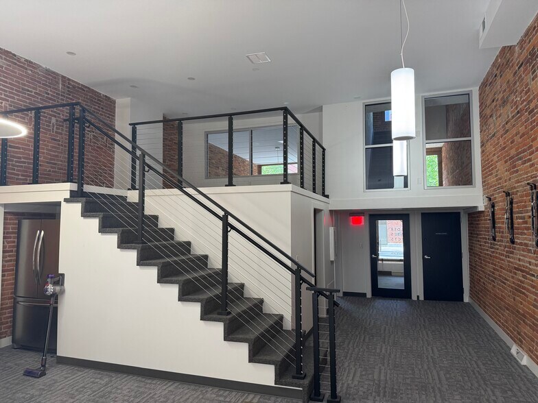 520 S Calhoun St, Fort Wayne, IN à louer - Hall d’entrée - Image 1 de 5
