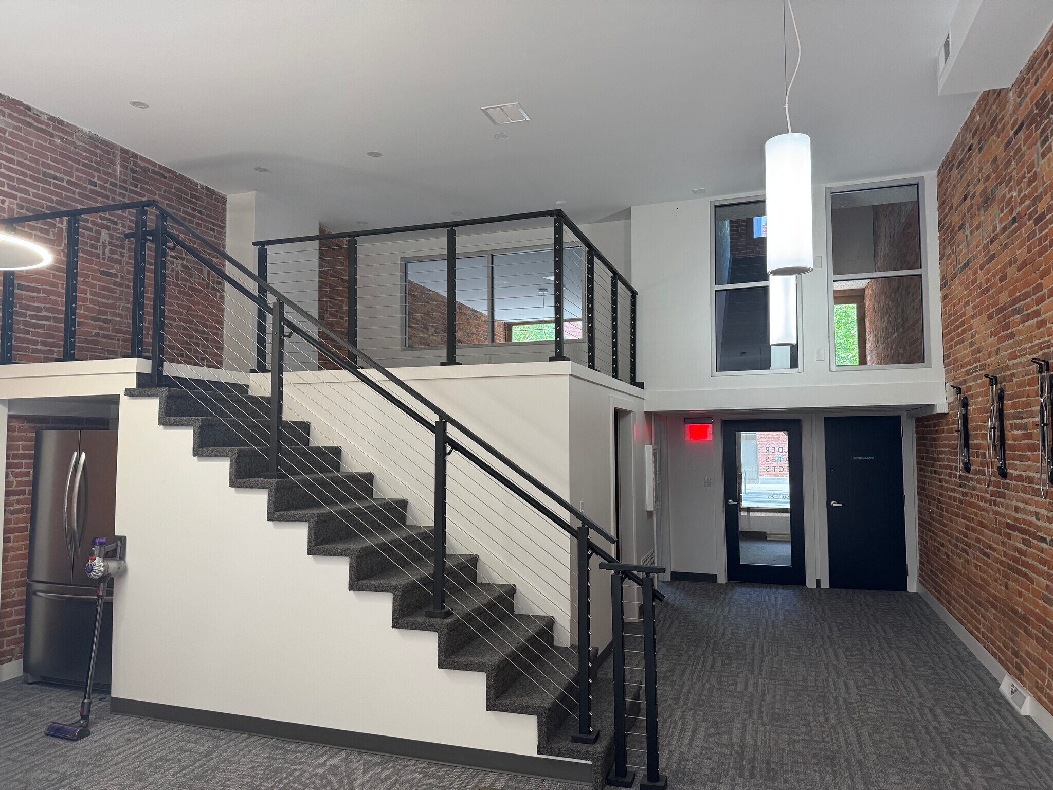 520 S Calhoun St, Fort Wayne, IN à louer Hall d’entrée- Image 1 de 6