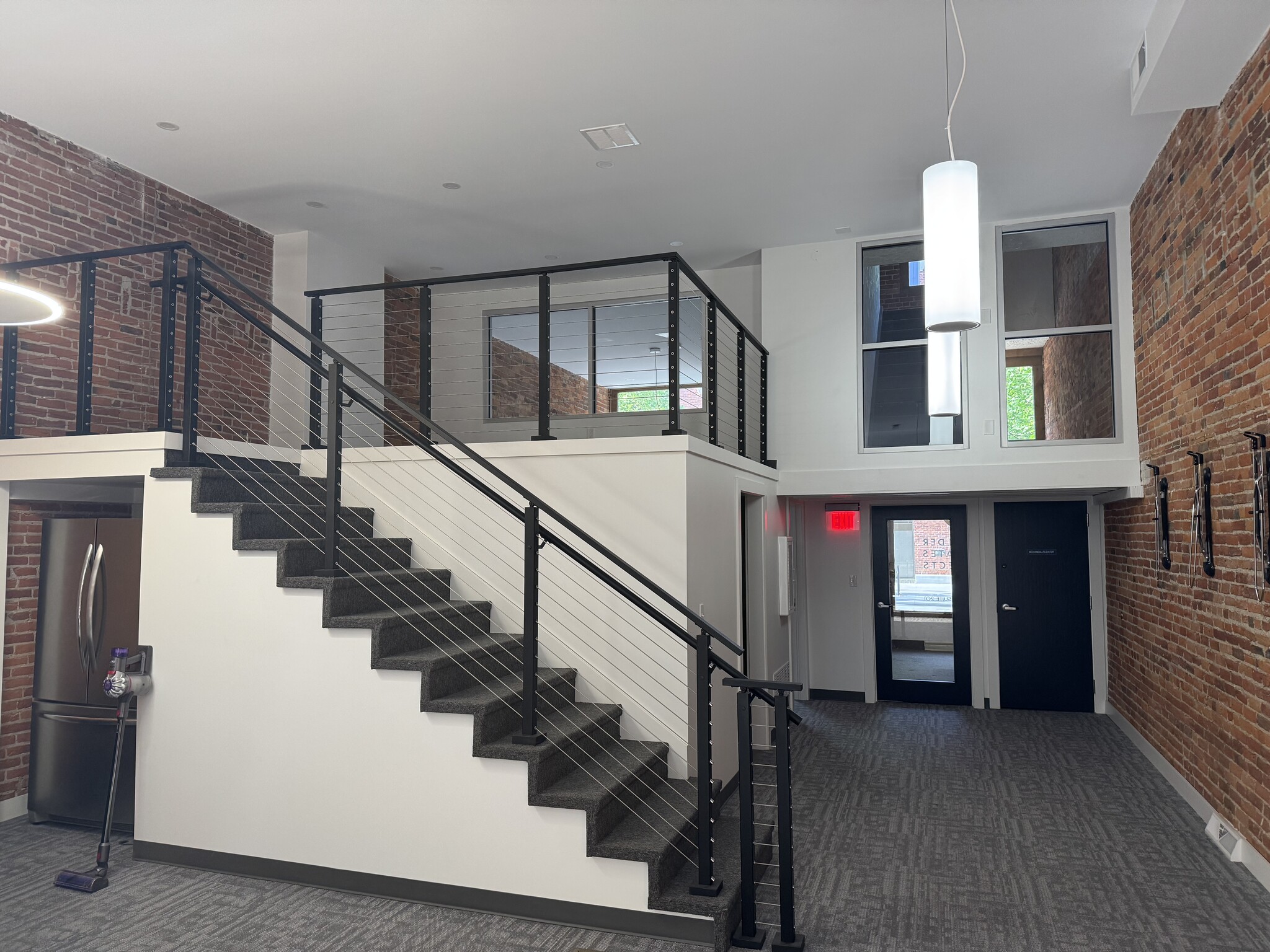 520 S Calhoun St, Fort Wayne, IN for lease Lobby- Image 1 of 6