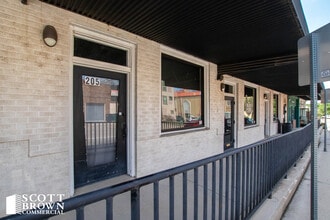 205-211 Cedar St, Denton, TX à louer Photo intérieure- Image 1 de 7