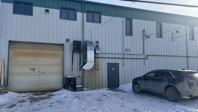 1239 Manahan Av, Winnipeg, MB à louer Photo du bâtiment- Image 1 de 17