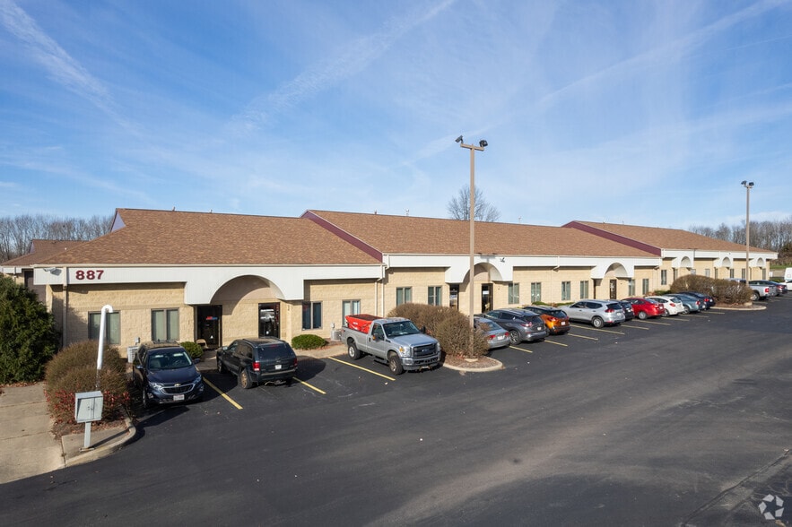 887 Hampshire Rd, Stow, OH for lease - Building Photo - Image 2 of 7