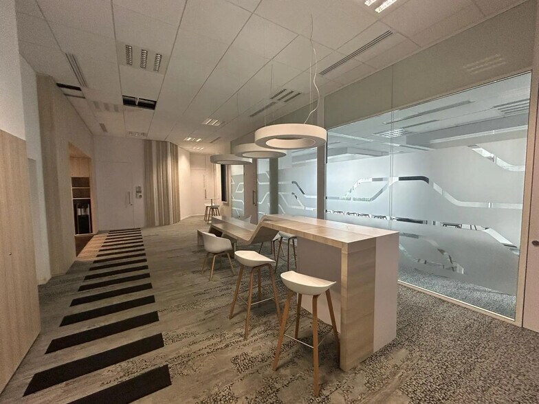 79 Boulevard De Dunkerque, Marseille for lease - Interior Photo - Image 3 of 19