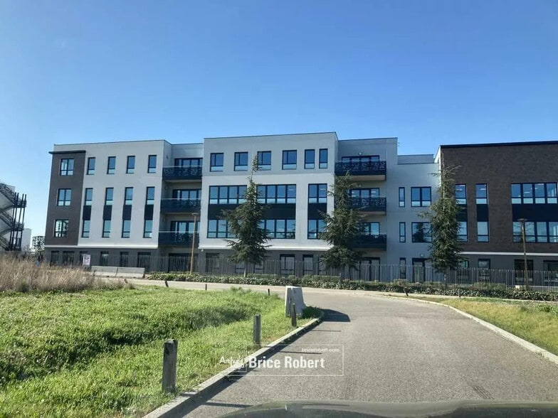 54 Rue Marcel Dassault, Genas for lease - Building Photo - Image 2 of 15