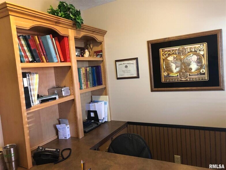 112 Main, Goreville, IL à vendre - Photo intérieure - Image 2 de 17