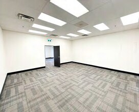 5018-5198 80 Av SE, Calgary, AB for lease Interior Photo- Image 2 of 4