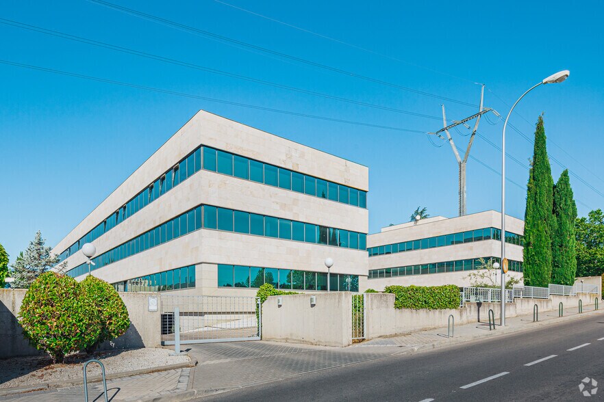 Calle Proción, 7, Madrid, Madrid à louer - Photo du bâtiment - Image 3 de 8