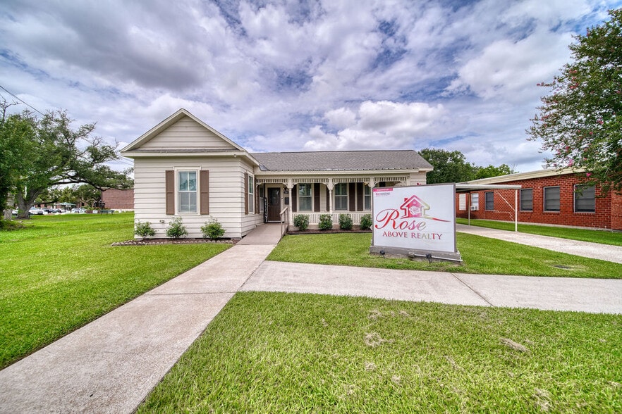 2813 45th St, Dickinson, TX for sale - Building Photo - Image 1 of 21