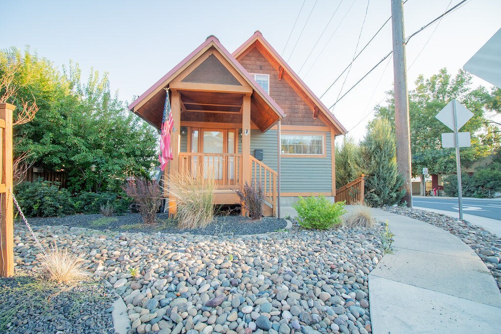 120 N Line St, Moscow, ID à louer Photo principale- Image 1 de 3