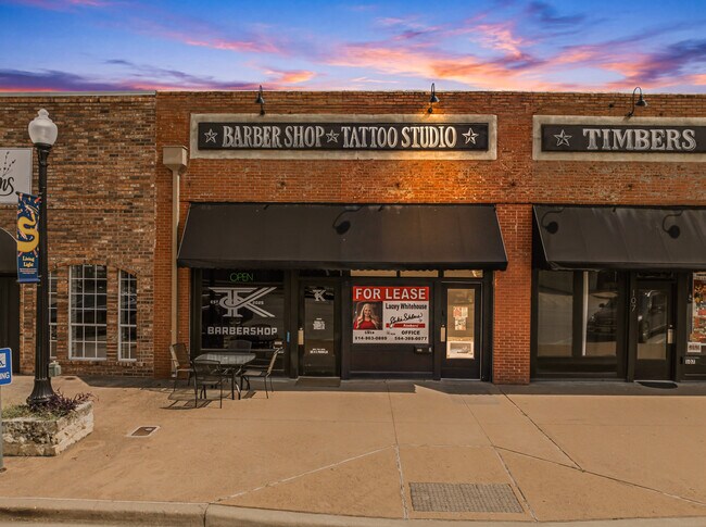Plus de détails pour 105 E Franklin St, Hillsboro, TX - Commerce de détail à louer