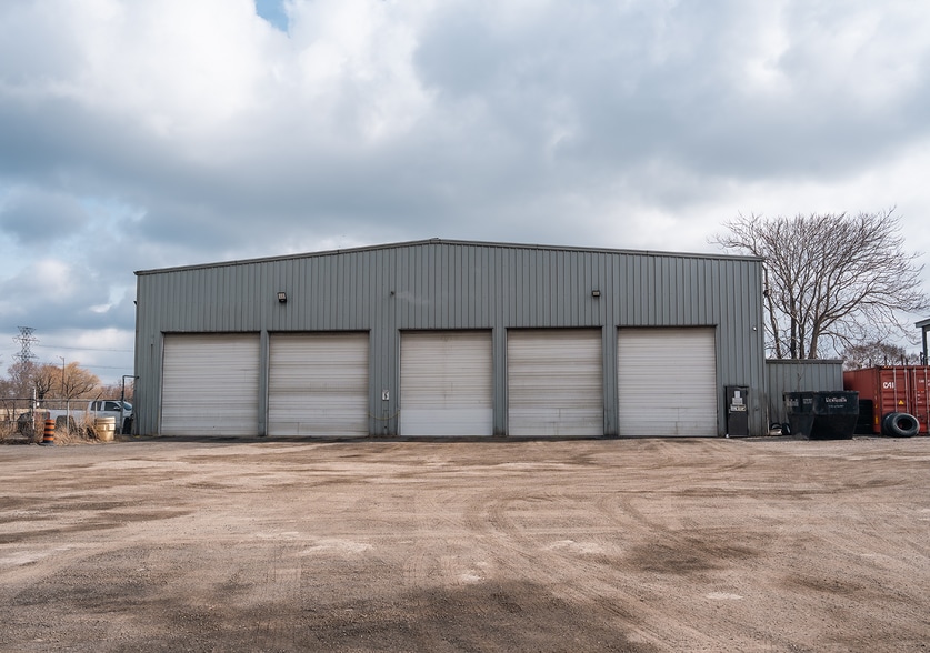 200 Eastport Blvd, Hamilton, ON for lease - Building Photo - Image 1 of 34