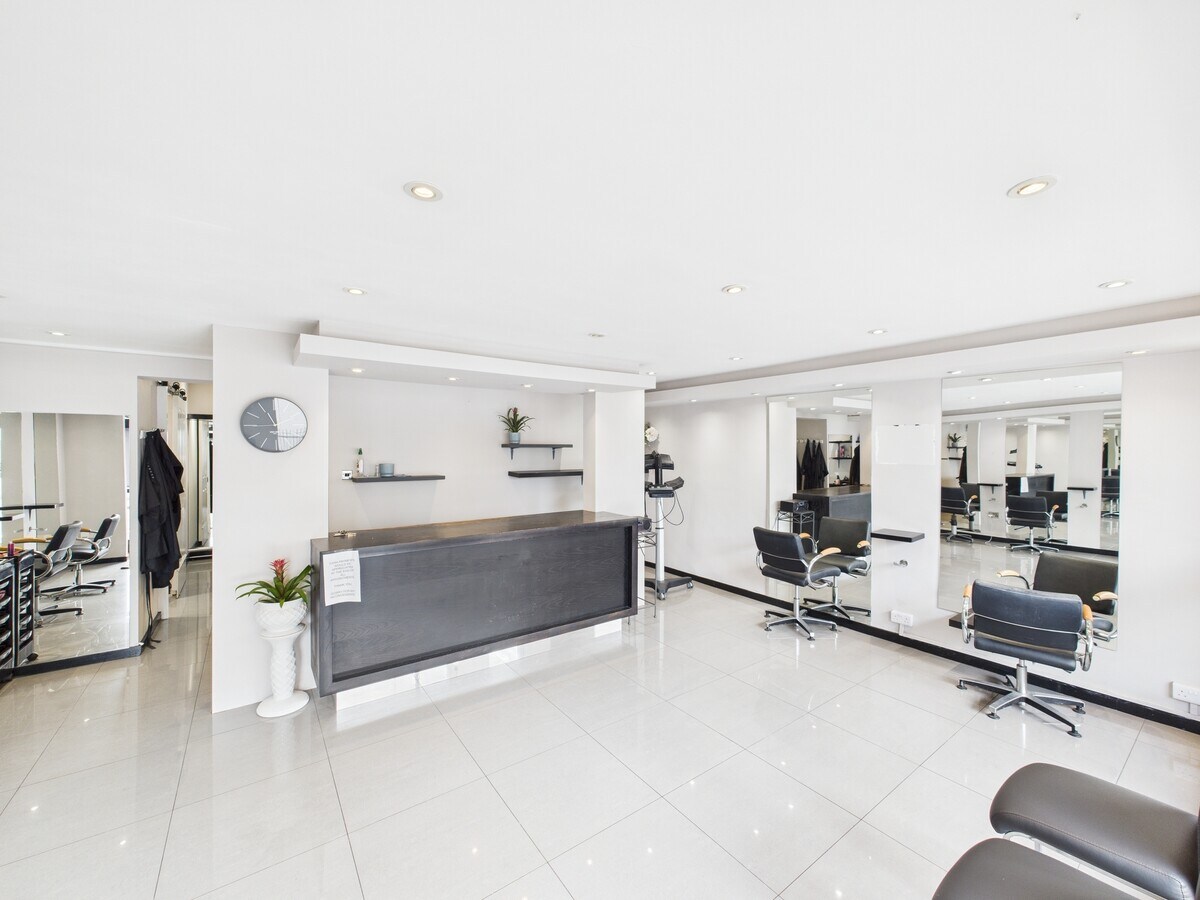 77 Dalblair Rd, Ayr, SAY KA7 1UQ - Unité No. 77 -  - Photo intérieure - Image 1 of 4
