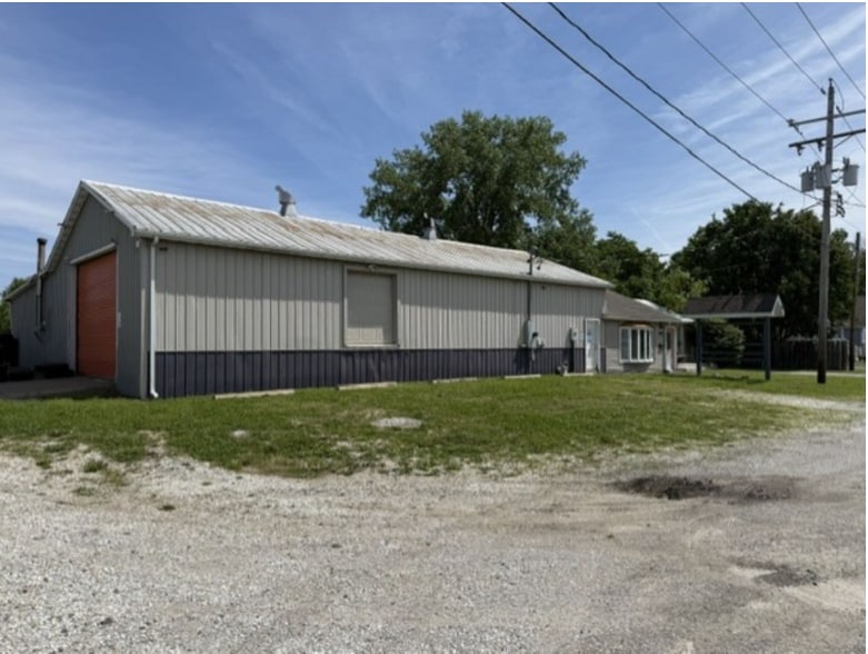 200 W Buchanan St, Carlinville, IL for sale - Building Photo - Image 3 of 9