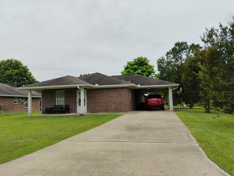 2410 1st St, Ville Platte, LA à vendre - Photo du bâtiment - Image 1 de 3