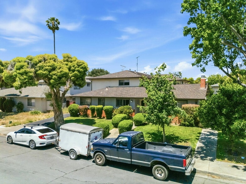 651 Belladonna Ct, Sunnyvale, CA for sale - Building Photo - Image 3 of 17