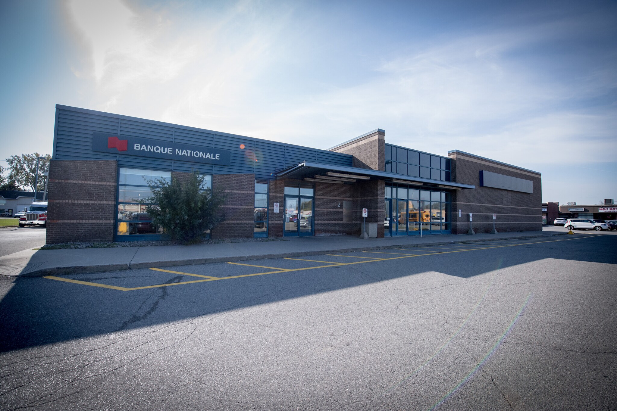 378 Boul Harwood, Vaudreuil-dorion, QC for lease Primary Photo- Image 1 of 9