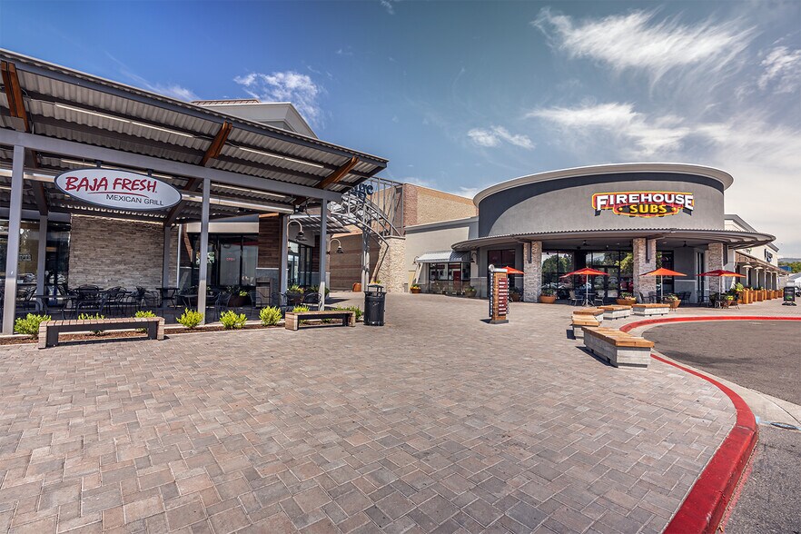 501-1093 Medford Ctr, Medford, OR à louer - Photo du bâtiment - Image 3 de 15