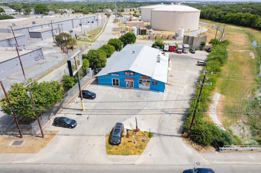 13860 Nacogdoches Rd, San Antonio, TX à vendre - Photo du bâtiment - Image 3 de 14