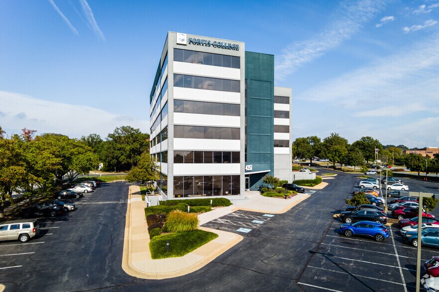 4351 Garden City Dr, Landover, MD à louer - Photo du bâtiment - Image 3 de 11