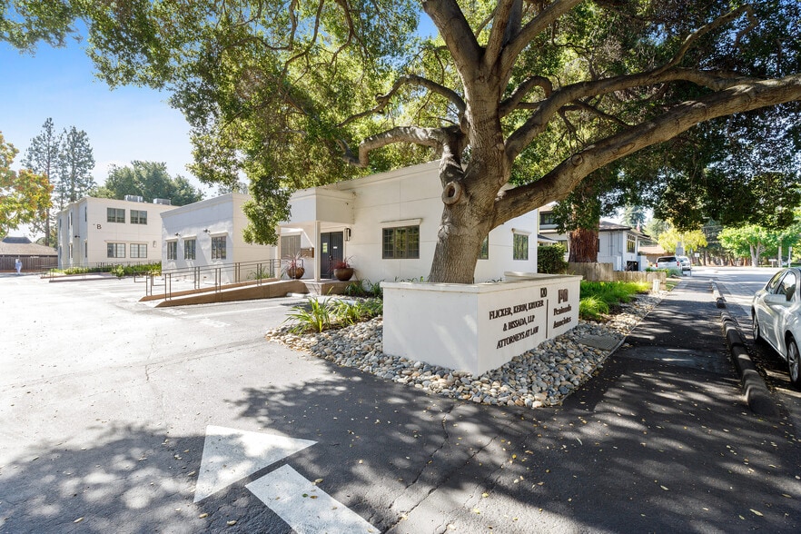 120B Santa Margarita Ave, Menlo Park, CA à louer - Photo du bâtiment - Image 3 de 20