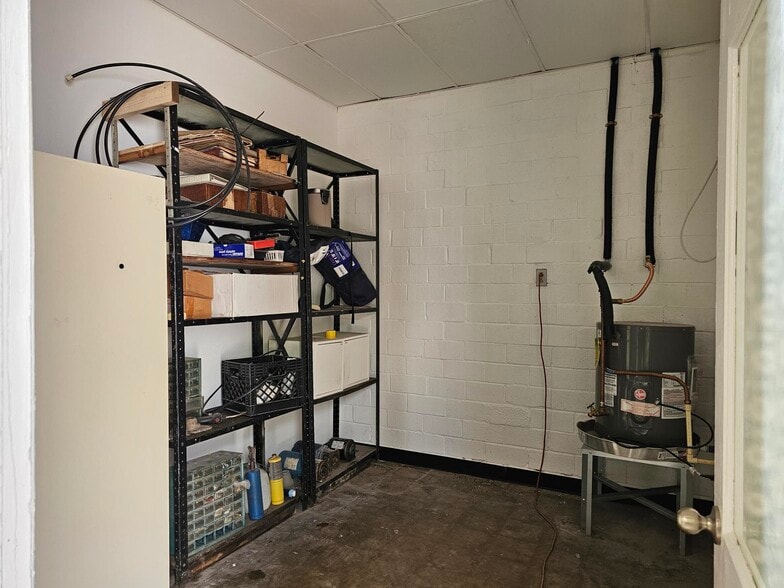 8309-8323 McCullough Ave, San Antonio, TX for lease - Building Photo - Image 3 of 7