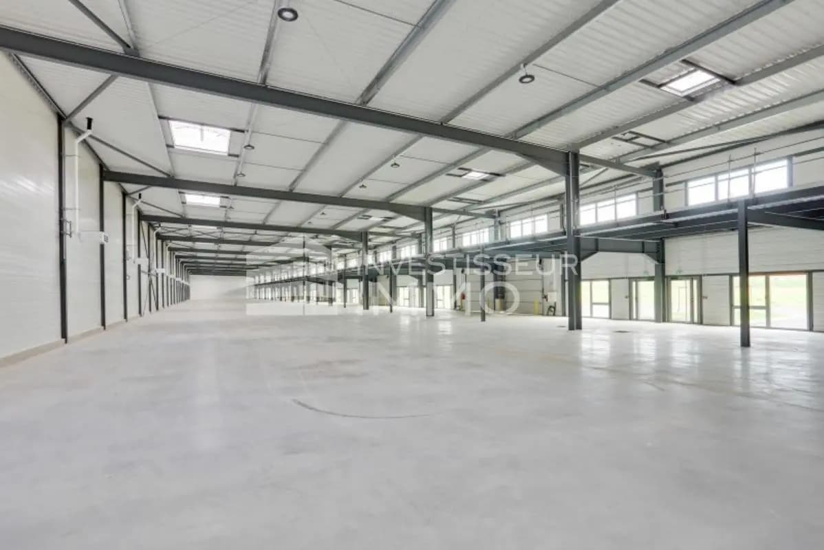 Flex in Le Thillay for lease Building Photo- Image 1 of 1