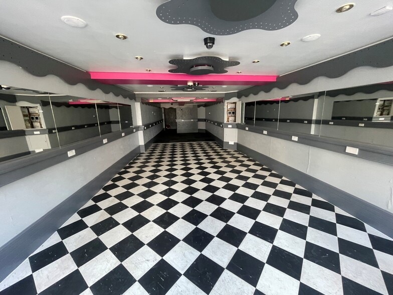 12-14 Market Sq, Leighton Buzzard for lease - Building Photo - Image 1 of 2