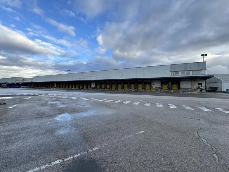 Industrial in Besançon for lease - Building Photo - Image 1 of 20