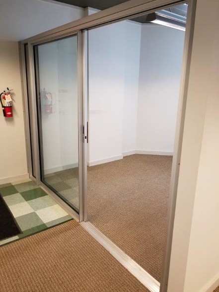 6213-6217 W Lake St, Saint Louis Park, MN for lease - Interior Photo - Image 3 of 15