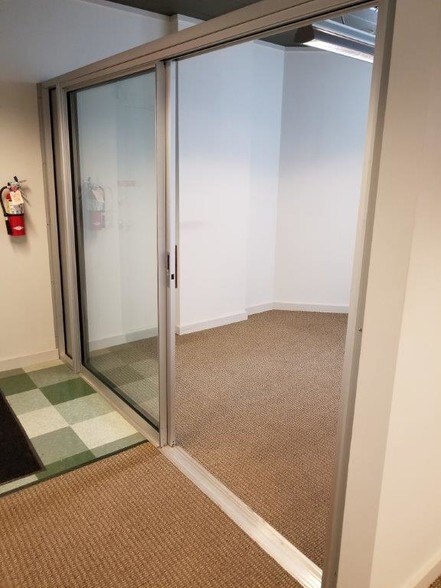 6213-6217 W Lake St, Saint Louis Park, MN à louer - Photo intérieure - Image 3 de 15