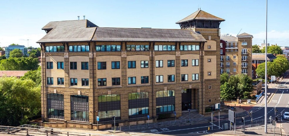 34 Bridge St, Reading for lease - Building Photo - Image 1 of 14