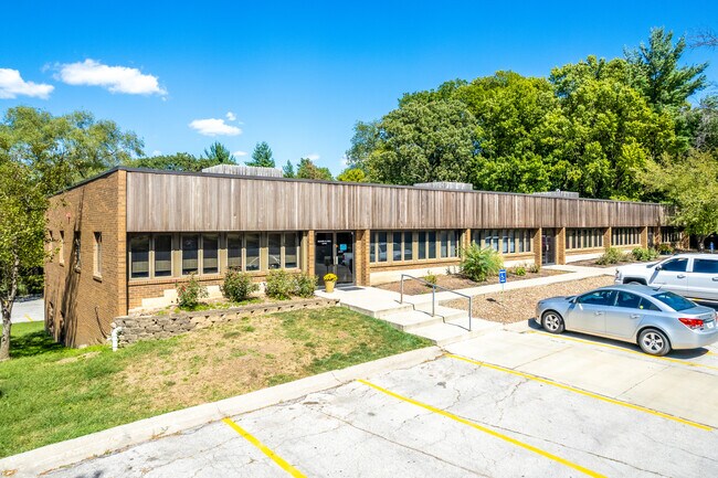 More details for 7177 Hickman Rd, Urbandale, IA - Office for Sale