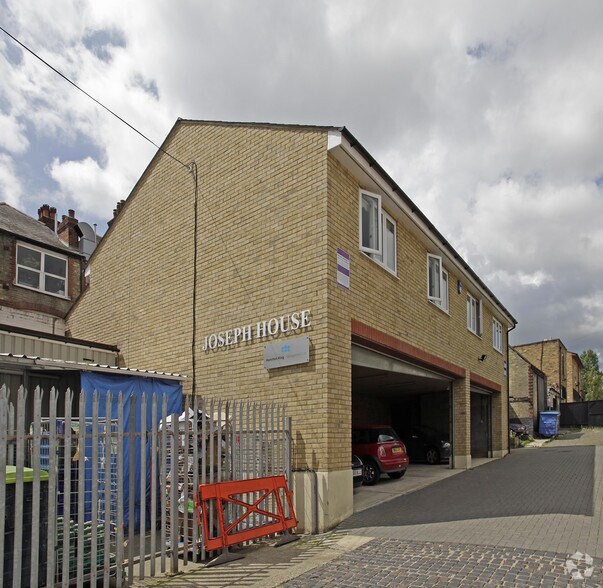 2C Florence Ave, Enfield à louer - Photo du bâtiment - Image 2 de 3