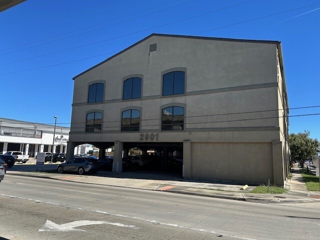2901 N Causeway Blvd, Metairie, LA 70002 - Unit 301 -  - Interior Photo - Image 2 of 10