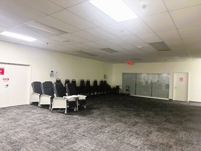 4913 W Laurel St, Tampa, FL à louer - Photo du bâtiment - Image 2 de 32