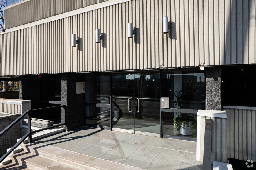 2125 Center Ave, Fort Lee, NJ à louer - Photo du bâtiment - Image 3 de 6