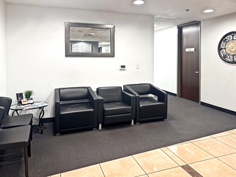 2300 W sahara Ave, Las Vegas, NV for lease - Interior Photo - Image 3 of 12