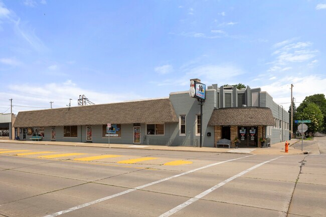 Plus de détails pour 618-630 W Wisconsin Ave, Appleton, WI - Commerce de détail à vendre