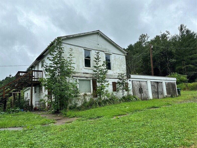 8 Various Properties portefeuille de 7 propriétés à vendre sur LoopNet.ca - Photo du bâtiment - Image 2 de 18