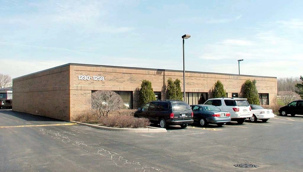 1230-1258 Allanson Rd, Mundelein, IL à louer - Photo du bâtiment - Image 2 de 14