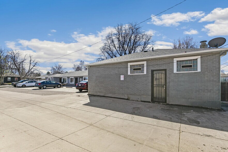 1467 Joliet St, Aurora, CO à vendre - Photo du bâtiment - Image 3 de 27