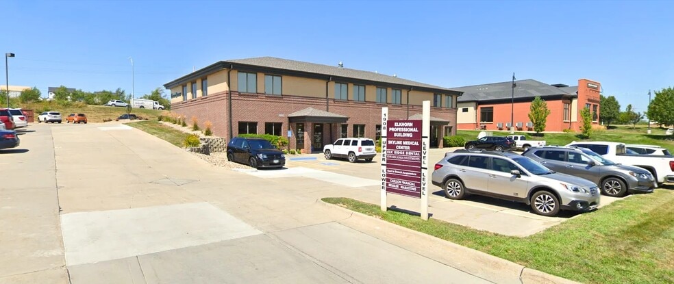 1904 N 203rd St, Elkhorn, NE à louer - Photo du bâtiment - Image 2 de 10