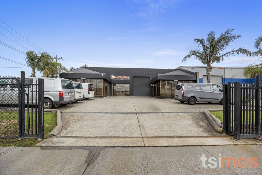 34 Shearson Cres, Mentone for sale - Primary Photo - Image 1 of 27